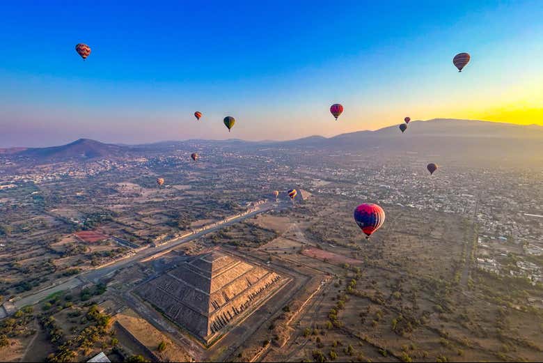 Soar over Teotihuacán