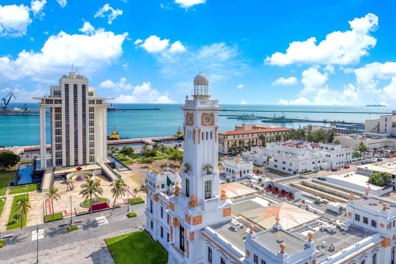 Explore the streets of Veracruz