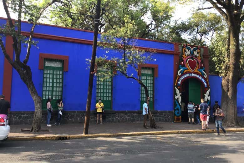Antes de entrar al Museo Frida Kahlo