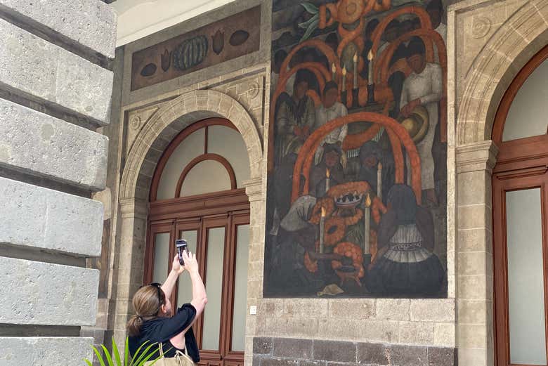 Nous vous dévoilerons les messages des fresques de Rivera