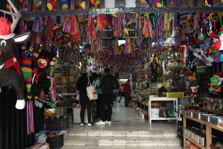 Interior del Mercado de Artesanías la Ciudadela