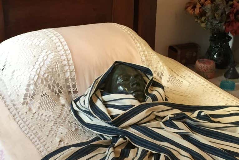 La maschera mortuoria di Frida Kahlo