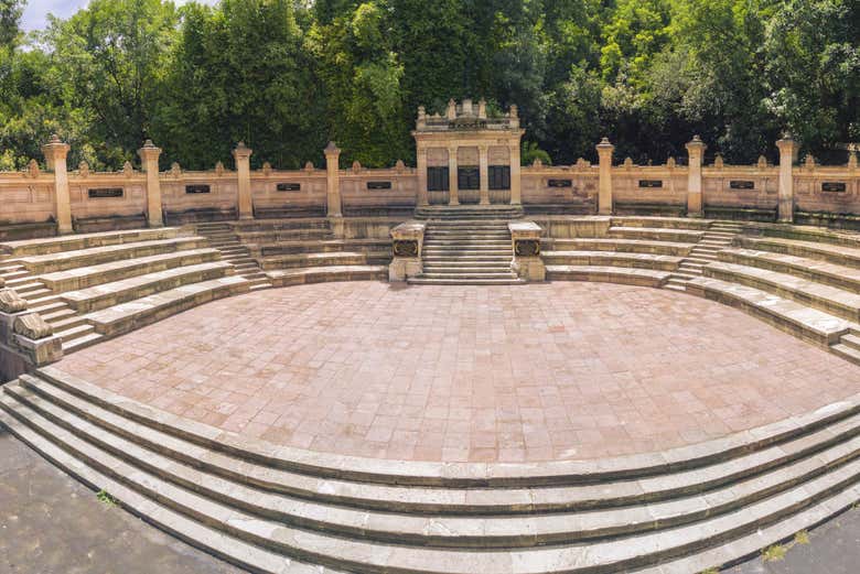 Le monument al Escuadrón 201, dans la forêt de Chapultepec