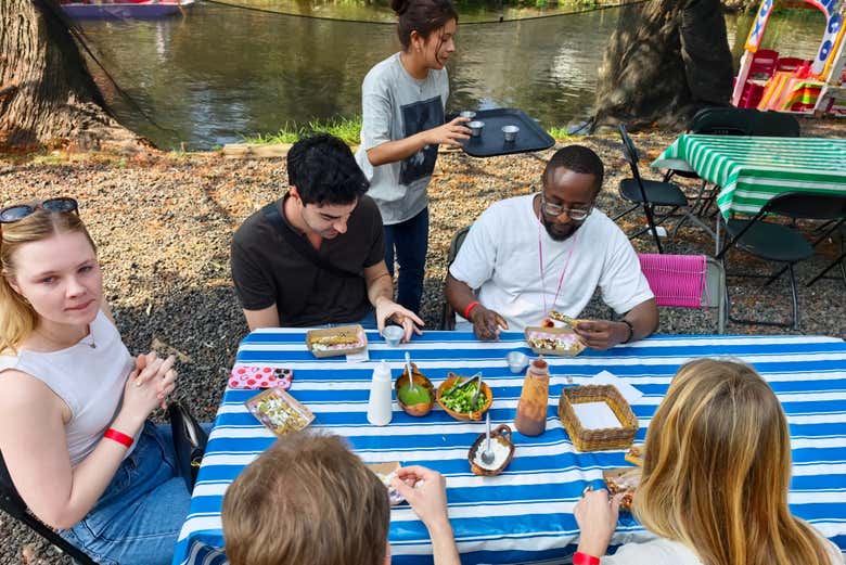 Arrêt sur une île à Xochimilco