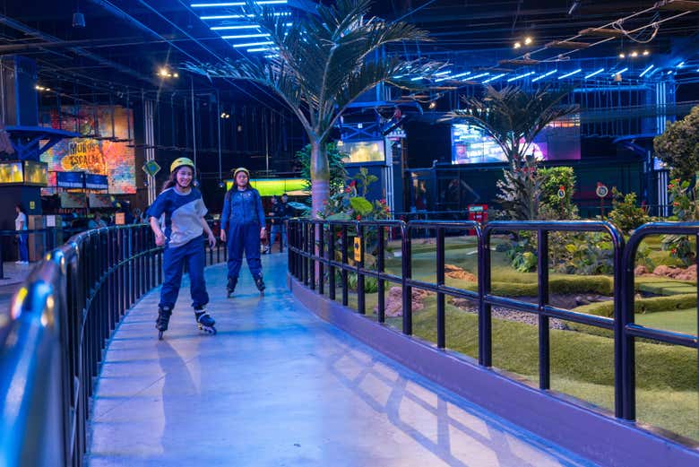 Pista de patinaje sobre ruedas en el Acuario Michin