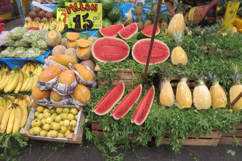 Bancarella di verdure nel Mercado de Jamaica