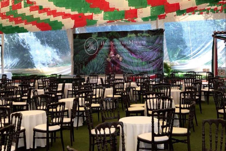 Salón exterior de la Hacienda de los Morales