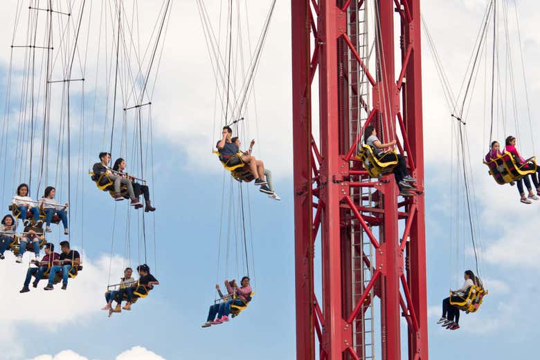 Swing in Six Flags