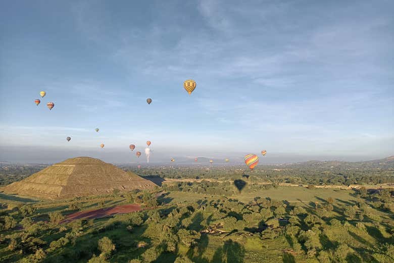 Sobrevolando Teotihuacán en globo
