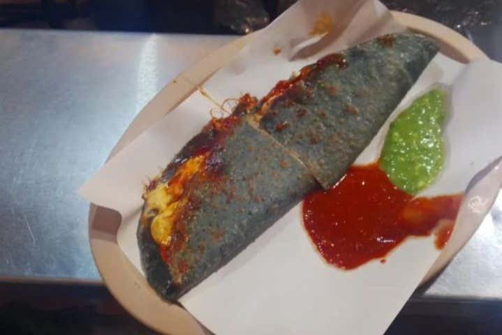 Un taco con la sua salsa