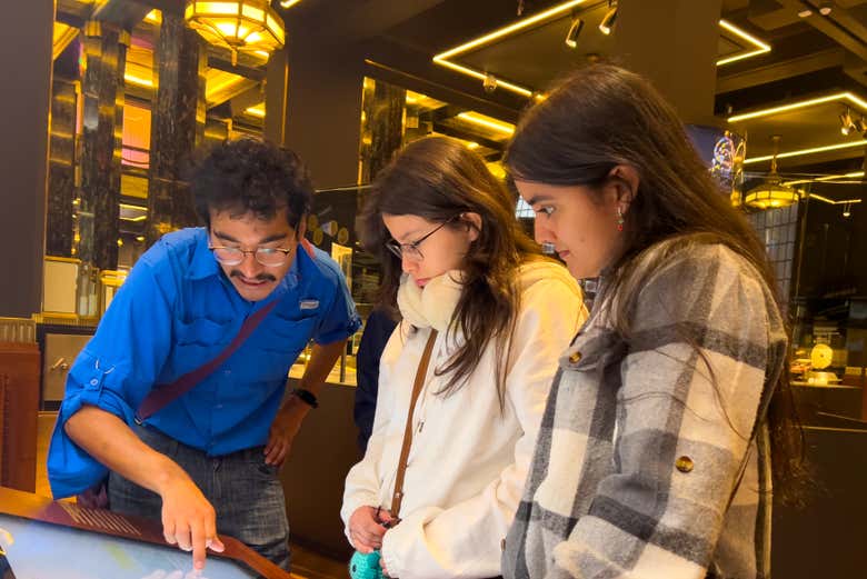 Ouvindo atentamente o guia