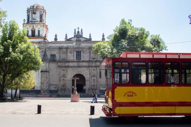 Recorriendo el centro de Ciudad de México en tranvía