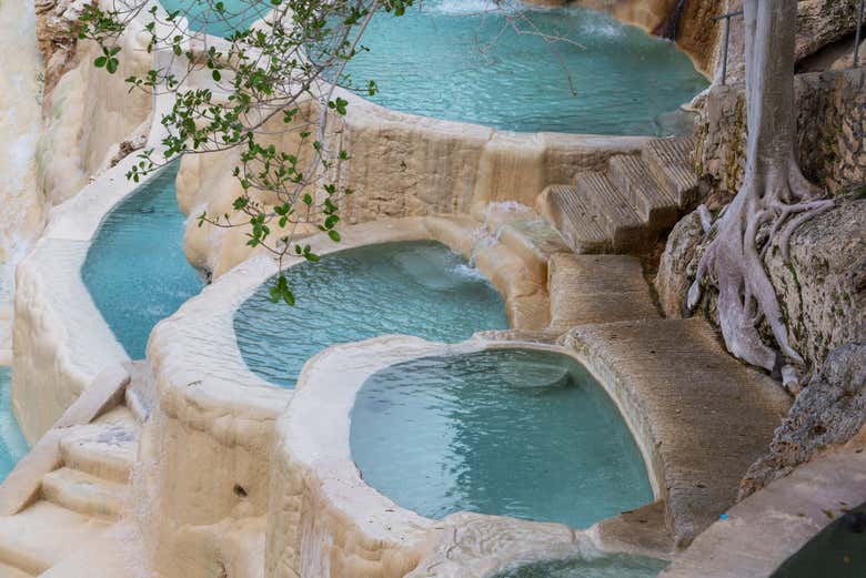 Podréis bañaros en las piscinas de las Grutas de Tolatongo
