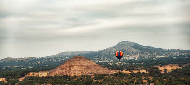 Passeio privado de balão sobre Teotihuacán