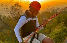 Descente en rappel au Cerro de la Estrella au coucher du soleil + Musée Fuego Nuevo