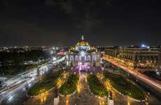 Tour nocturno en autobús descapotable