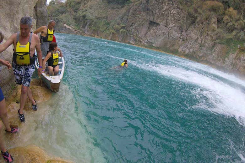 Divertissement garanti à la cascade d'El Meco !