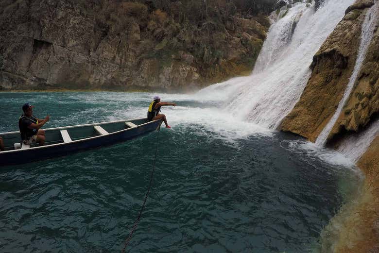 Arrivée à la cascade d'El Meco en kayak