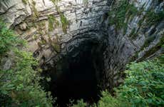 Descente en rappel dans la grotte El Cepillo