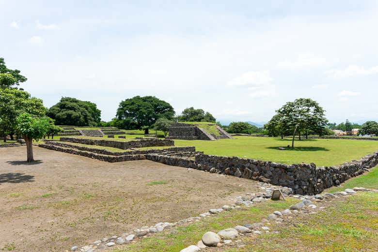 Praças cerimoniais em La Campana