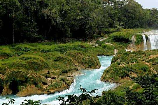 Admirando el paraje idílico 