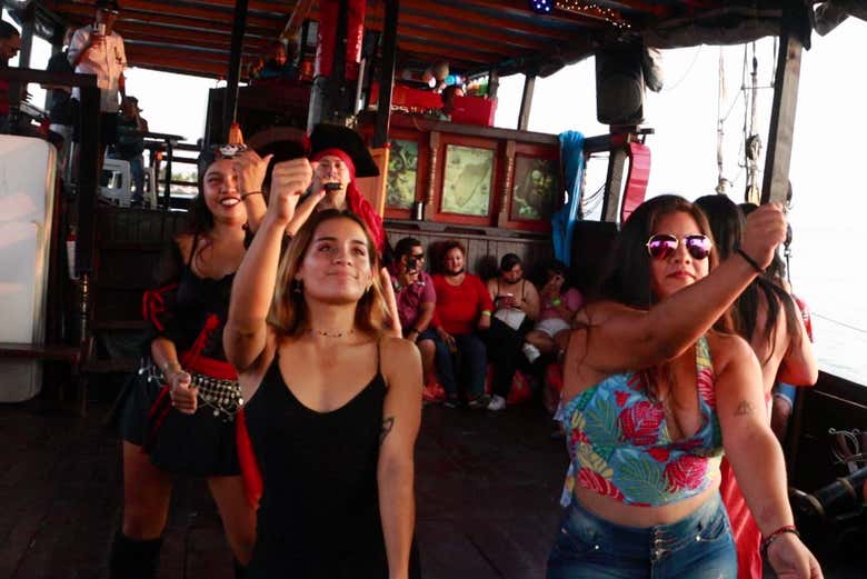 Durante la crociera in nave pirata