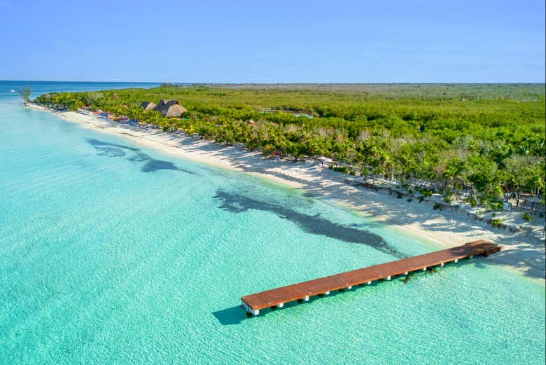 Vistas aéreas del muelle de KUZÁ Beach & Adventure Park