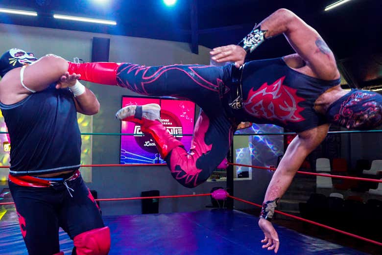 See masked wrestlers fight!