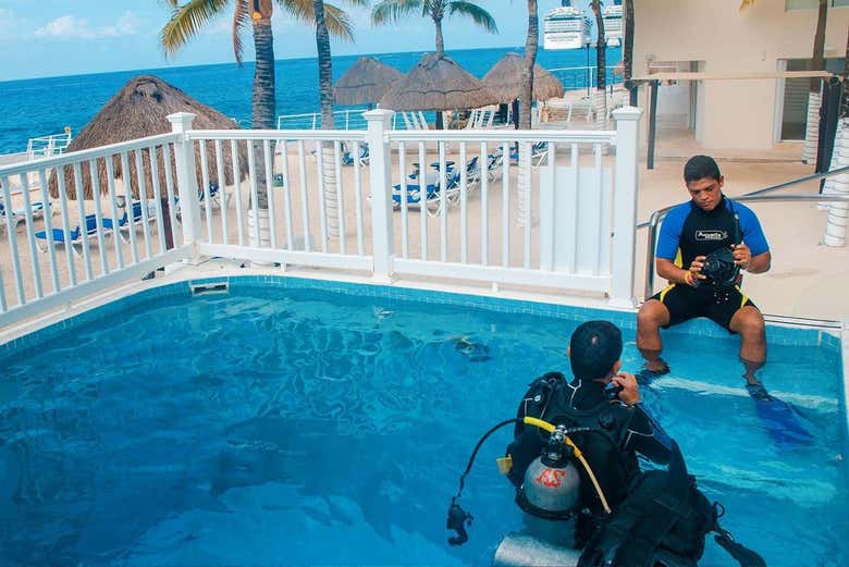 Escuchando las indicaciones del instructor