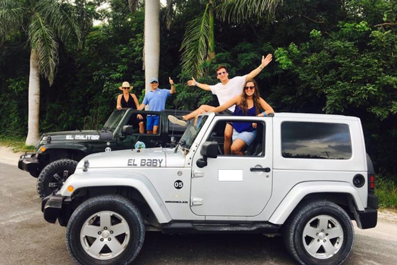Disfrutando del tour en jeep por Cozumel