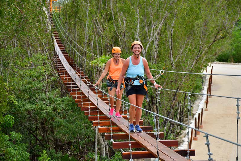 Cruzando un puente colgante