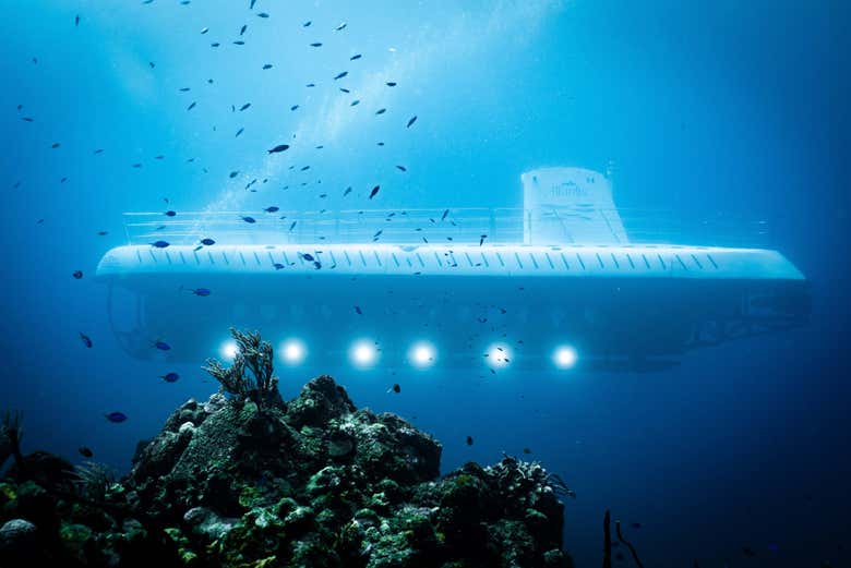 El submarino explorando las profundidaes de Cozumel