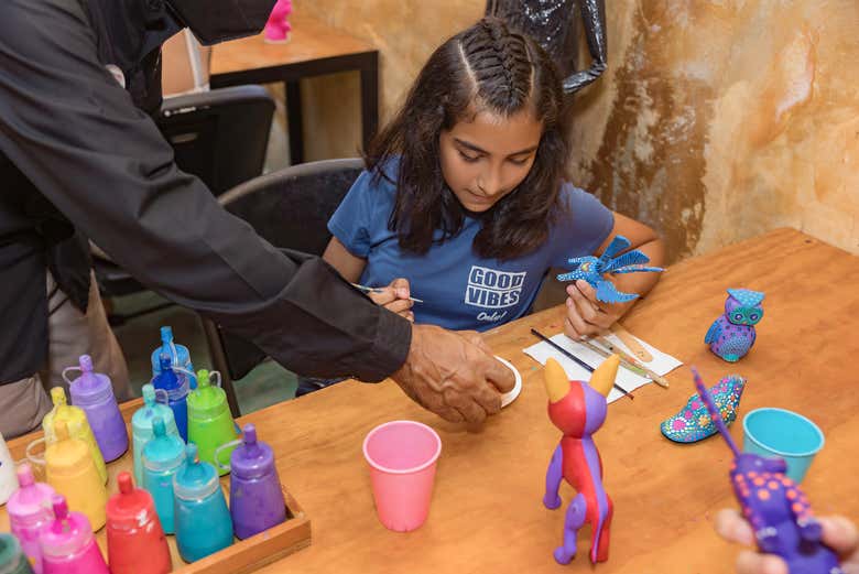 Un experto local os enseñará cómo pintar alebrijes 