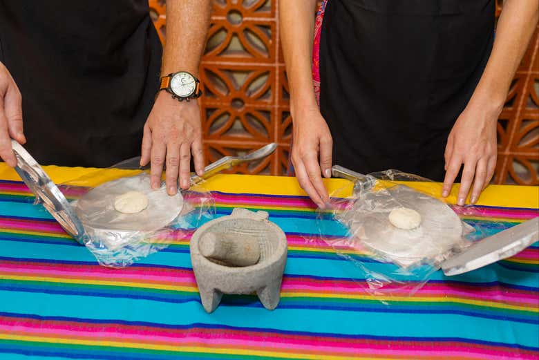 Disfrutando del taller de tacos