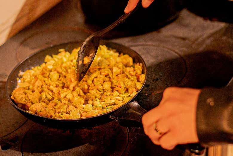 Preparando un plato típico de Chihuahua