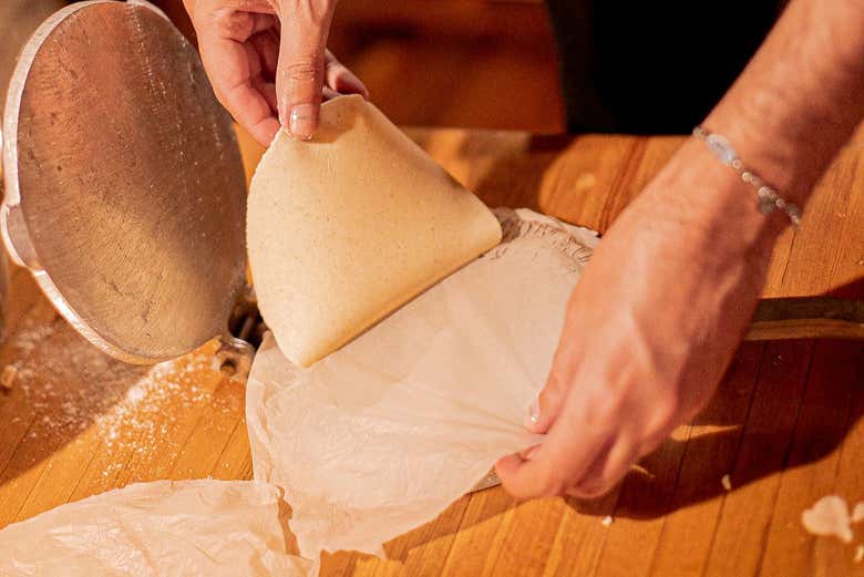 Preparando unas tortillas de maíz