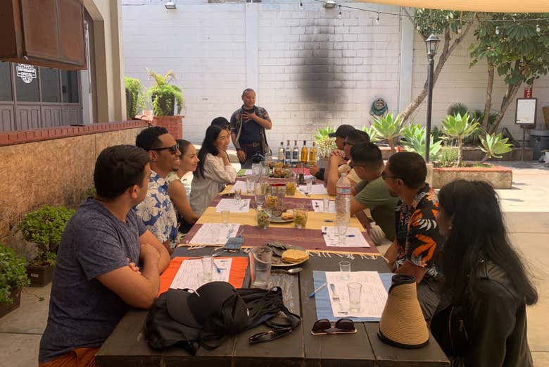 Reunidos para realizar la degustación