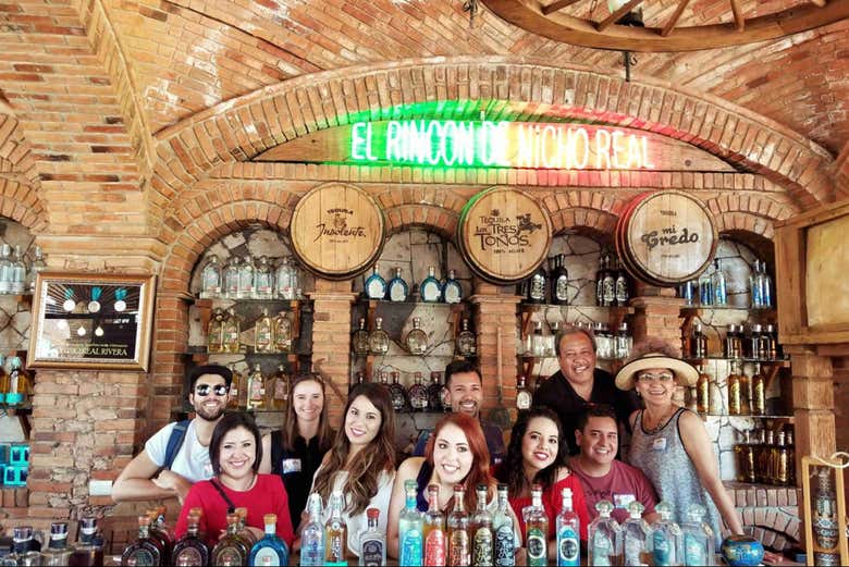 Foto grupal de recuerdo en Tequila