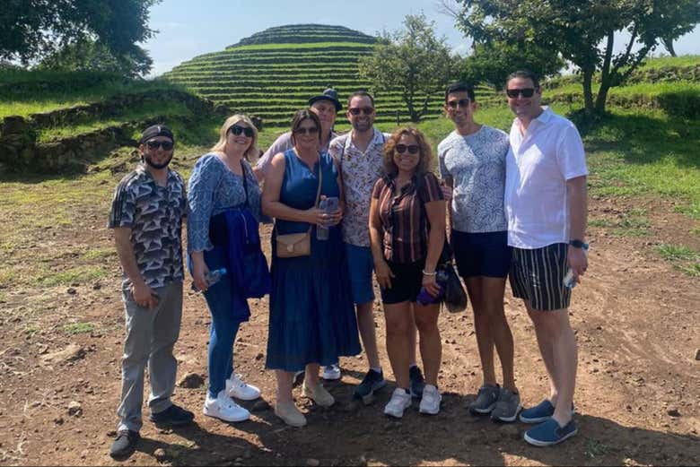 Grupo en la Zona Arqueológica Teuchitlán o Guachimontones