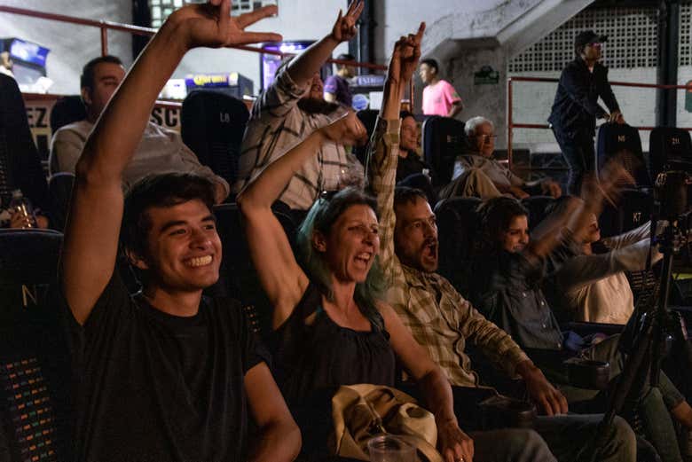 Cheer on the wrestlers!