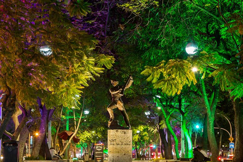 Avenida Chapultepec, conocida por su vida nocturna y cultural