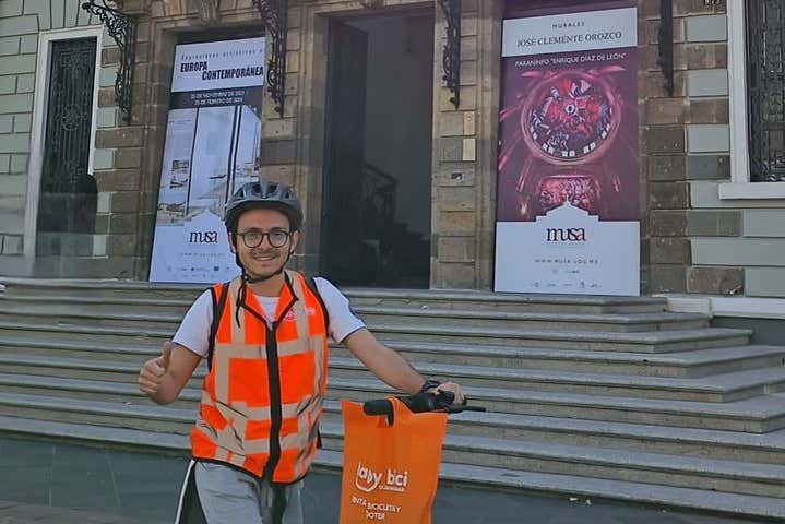 Devant l'université de Guadalajara