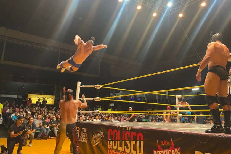 Look at the lucha libre fighters go!