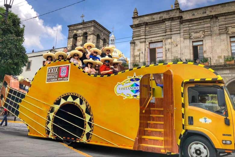 Foto de grupo a bordo del autobús