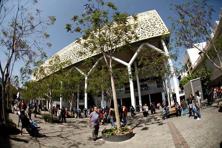 Outside the Corona Market