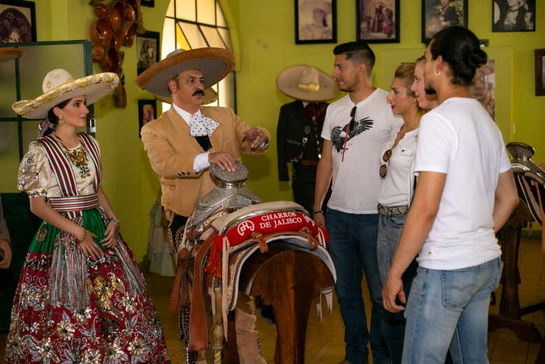 Écoutez les explications pendant la visite