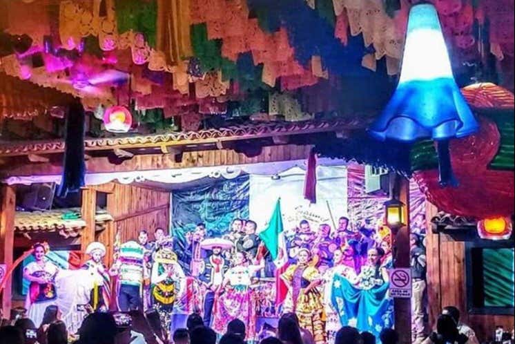 Mexican dance show during dinner