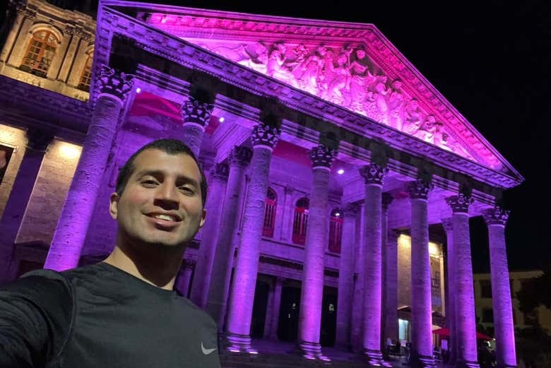 Selfie devant le théâtre Degollado illuminé