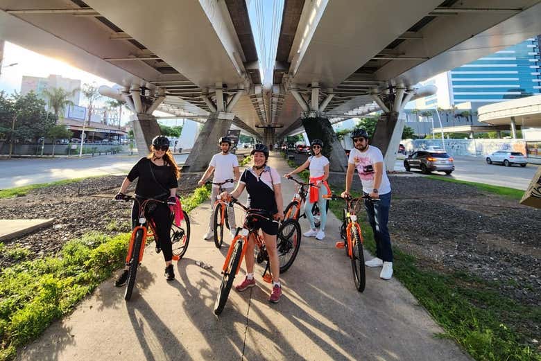 Disfrutando del tour en bicicleta por Guadalajara