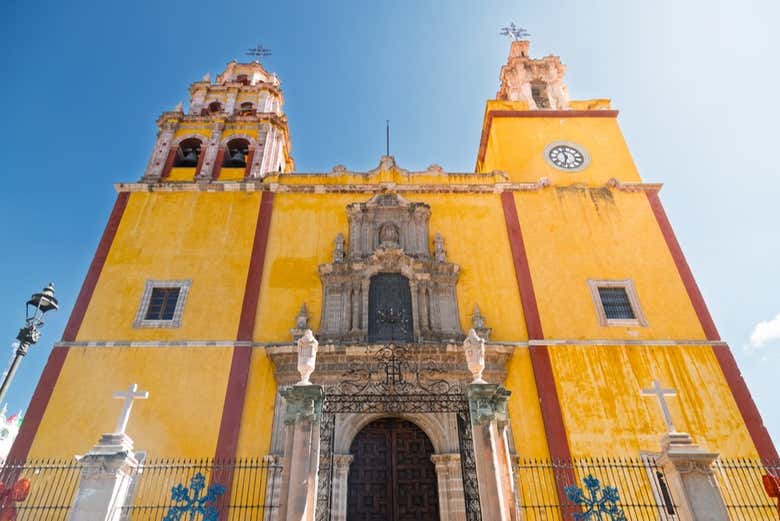 Discover the colorful Basílica de Nuestra Señora de Guanajuato
